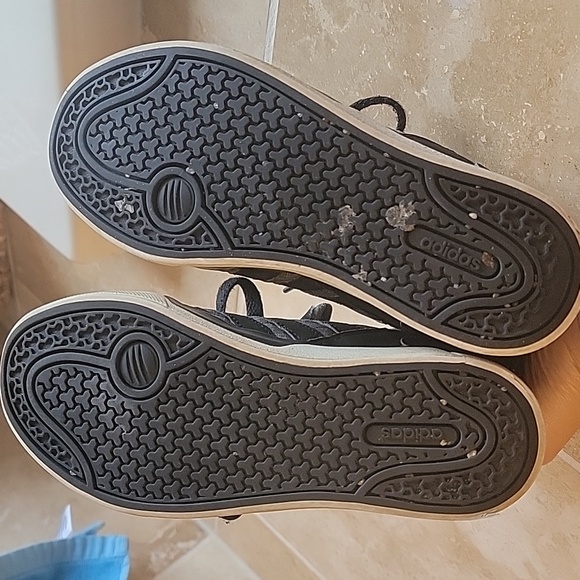 Boys Adidas Hightop Sneakers - Picture 3 of 4